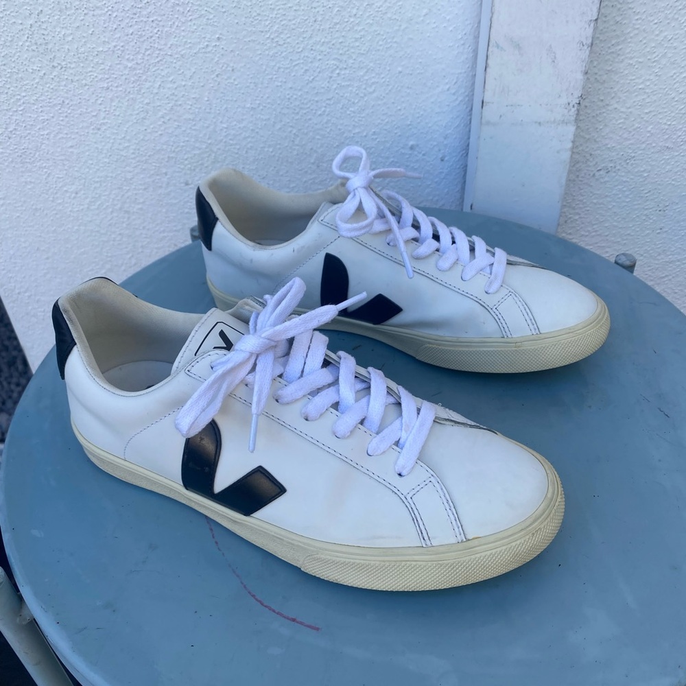 Women's Veja White Campos Leather Shoes (8 US)
